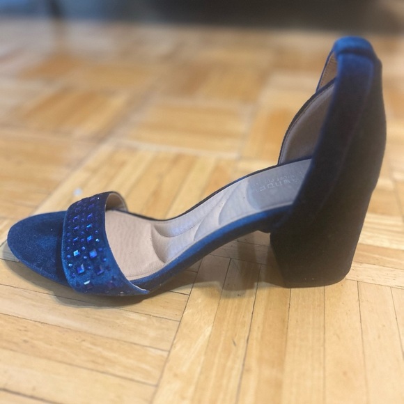 CL by Laundry Comfort Cushion Velvet Heels - Picture 6 of 9